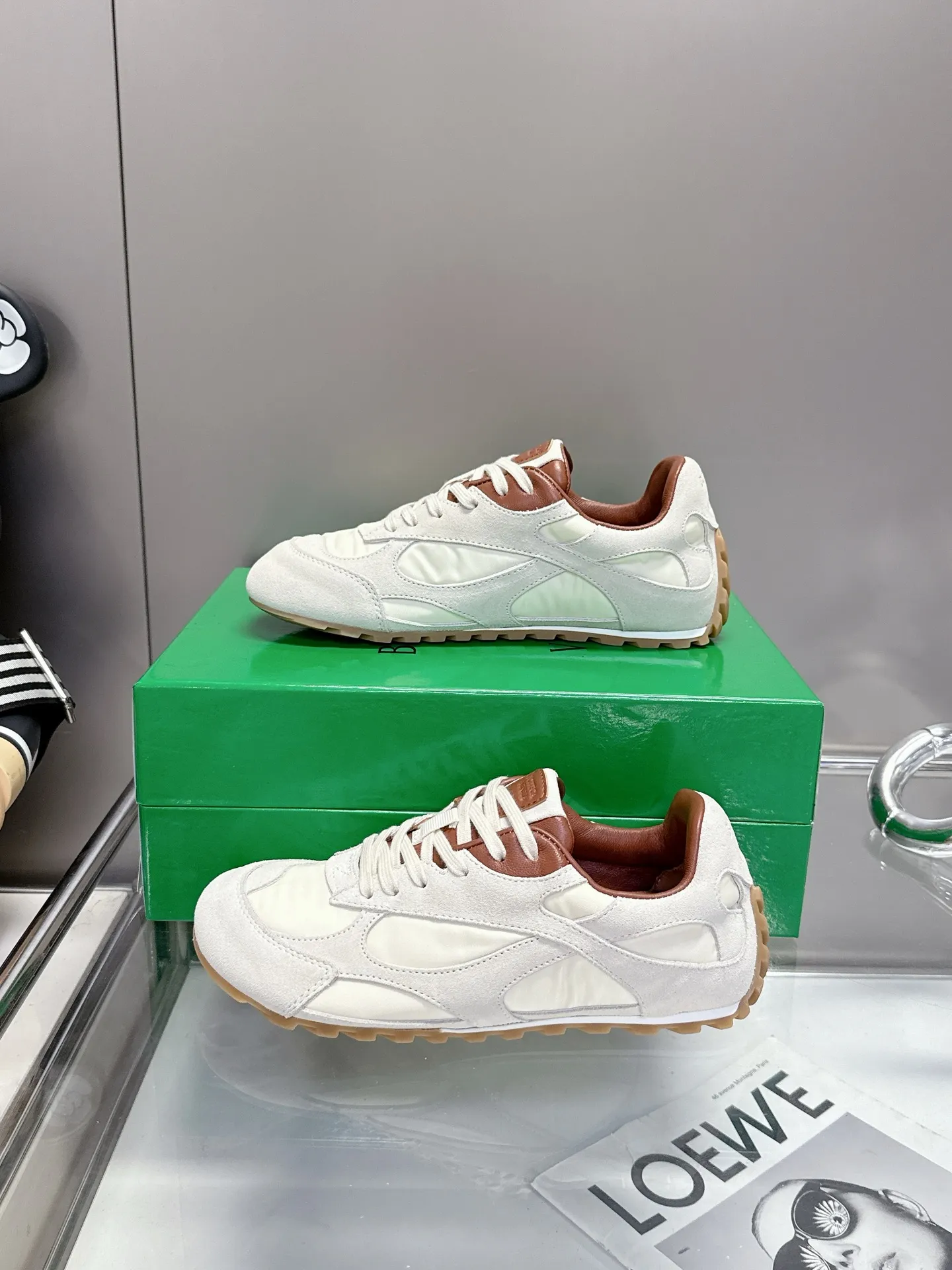 👟👟Ex-factory price 500👟👟 Bottega Veneta｜BV Bottega Veneta 25ss new Forrest shoes Dexun sneakers Sneaker technology nylon and suede, inspired by retro sneakers, a new interpretation of classic sneakers, lightweight, comfortable and breathable summer essentials The sole uses a classic woven texture, which is very recognizable, and is spliced with nylon suede, giving it a full texture!   Size: #Female 35-40 (41 made to order, non-refundable)